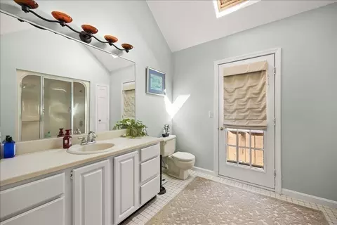 Bath - 9 Fort Apache Dr, Franklin, MA 02038 photo 3 of 3