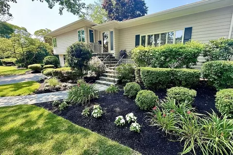 33 Glendale Rd, Marblehead, MA 01945 photo 2