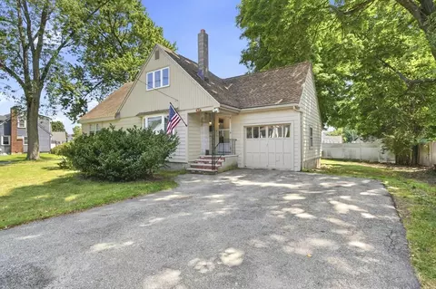 52 Wyman St, Woburn, MA 01801