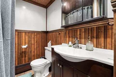 Bath - 118 E Meadow Rd, Lowell, MA 01854 photo 1 of 1