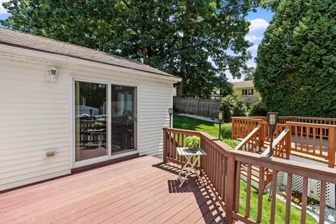 Exterior - 5 Aspen Rd, Springfield, MA 01128 photo 4 of 10