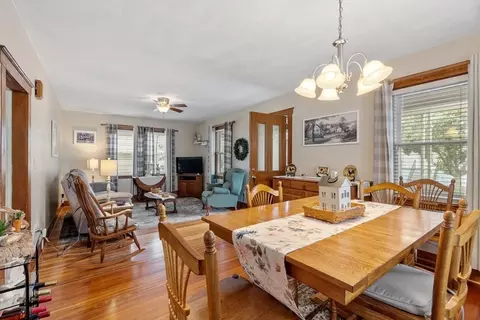 Dining - 38 Floyd St, Everett, CA 92149 photo 1 of 4