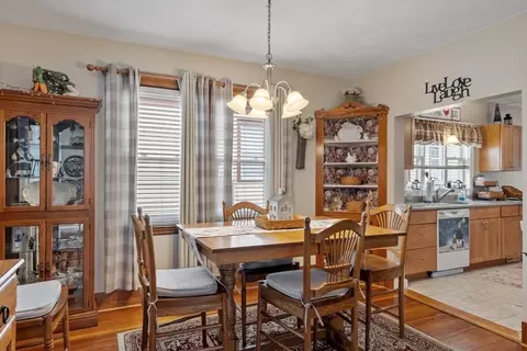 Dining - 38 Floyd St, Everett, CA 92149 photo 4 of 4