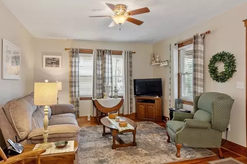 Living - 38 Floyd St, Everett, CA 92149 photo 1 of 2
