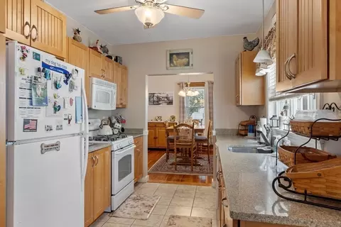 Entry Way - 38 Floyd St, Everett, CA 92149 photo 2 of 4