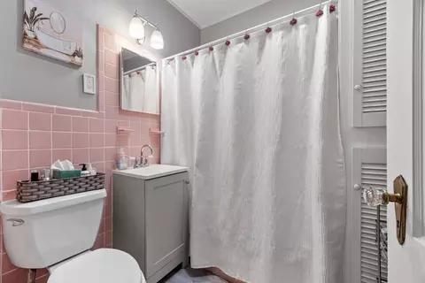 Bath - 38 Floyd St, Everett, CA 92149 photo 1 of 1