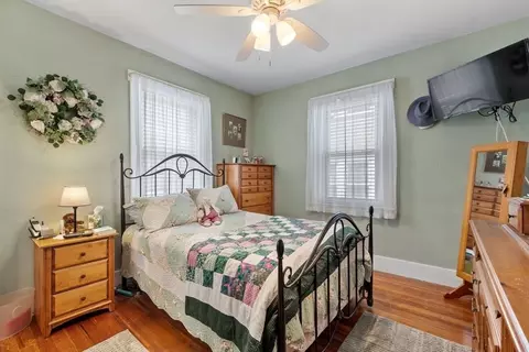 Bedroom - 38 Floyd St, Everett, CA 92149 photo 2 of 4