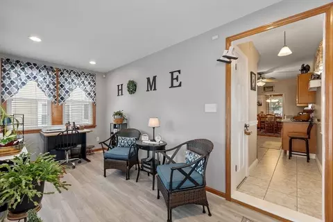 Entry Way - 38 Floyd St, Everett, CA 92149 photo 4 of 4