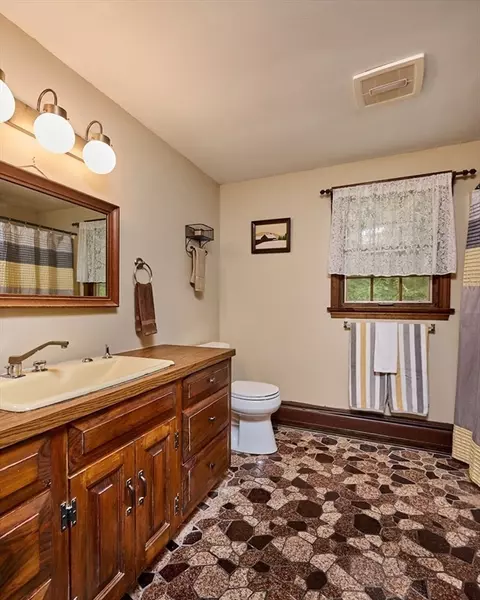 Bath - 34 Plain Rd E, Deerfield, MA 01373 photo 1 of 1