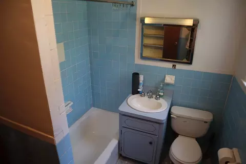 Bath - 7 W Dane St # -R, Beverly, MA 01915 photo 1 of 4