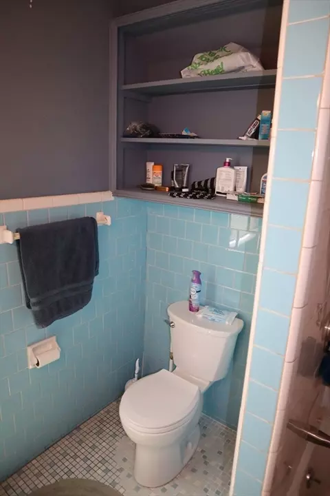 Bath - 7 W Dane St # -R, Beverly, MA 01915 photo 3 of 4