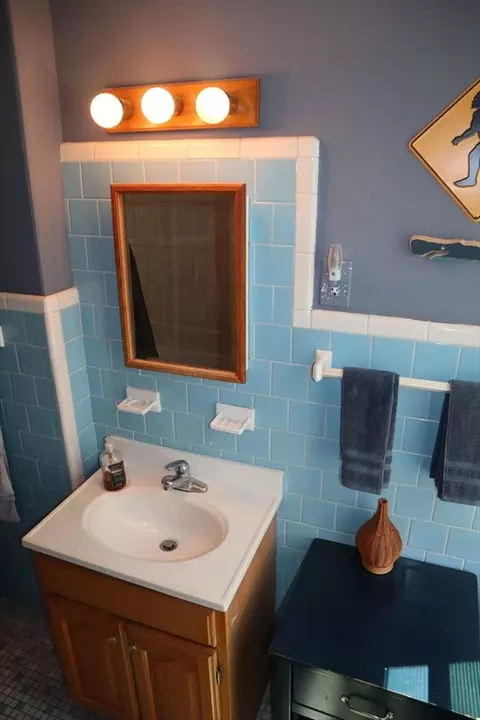 Bath - 7 W Dane St # -R, Beverly, MA 01915 photo 4 of 4