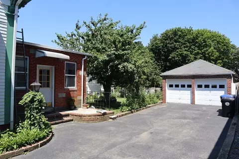 Exterior - 7 W Dane St # -R, Beverly, MA 01915 photo 2 of 10