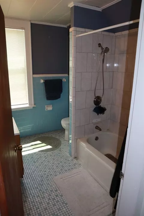 Bath - 7 W Dane St # -R, Beverly, MA 01915 photo 2 of 4