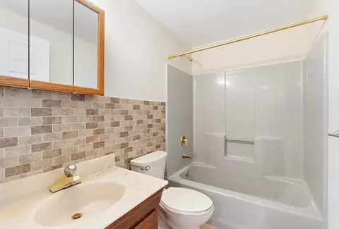 Bath - 49 Ashton St # R, Everett, MA 02149 photo 2 of 2
