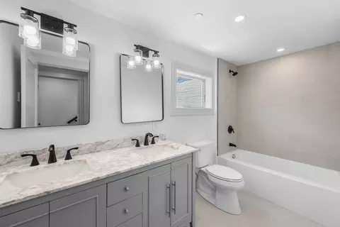 Bath - 58 Granite St #4, Gloucester, MA 01930 photo 5 of 7