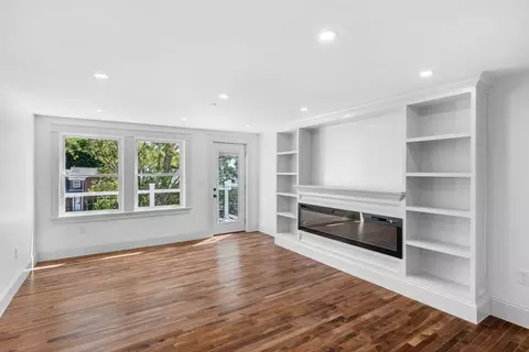 Living - 58 Granite St #4, Gloucester, MA 01930 photo 6 of 8