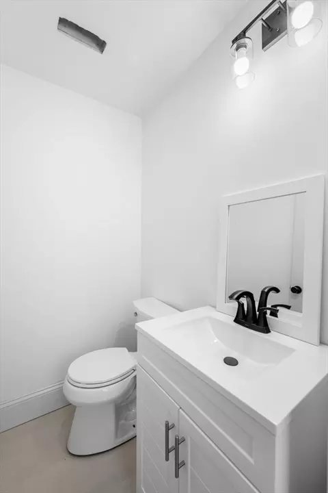 Bath - 58 Granite St #4, Gloucester, MA 01930 photo 3 of 7
