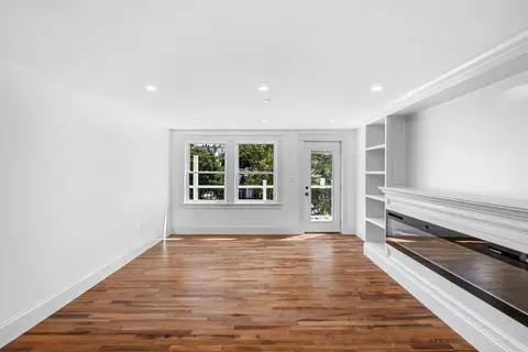 Living - 58 Granite St #4, Gloucester, MA 01930 photo 3 of 8