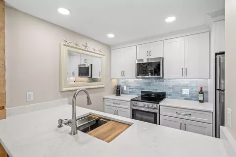 Kitchen - 26 Vineyard View Ln, Mashpee, MA 02649 photo 1 of 6