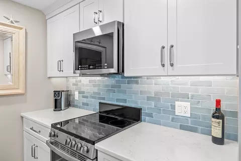 Kitchen - 26 Vineyard View Ln, Mashpee, MA 02649 photo 5 of 6