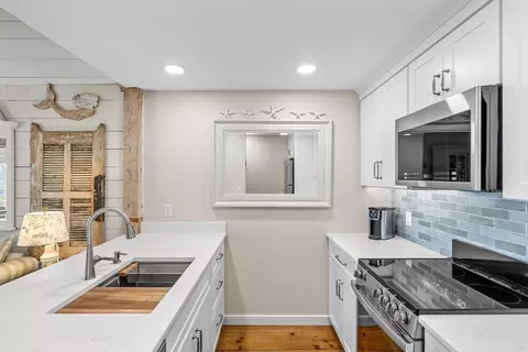 Kitchen - 26 Vineyard View Ln, Mashpee, MA 02649 photo 3 of 6