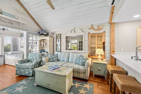 Living - 26 Vineyard View Ln, Mashpee, MA 02649 photo 2 of 5