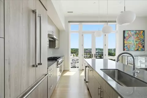 Kitchen - 10 Shipyard Dr #513, Hingham, MA 02043 photo 4 of 4