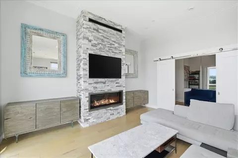 Living - 10 Shipyard Dr #513, Hingham, MA 02043 photo 2 of 4