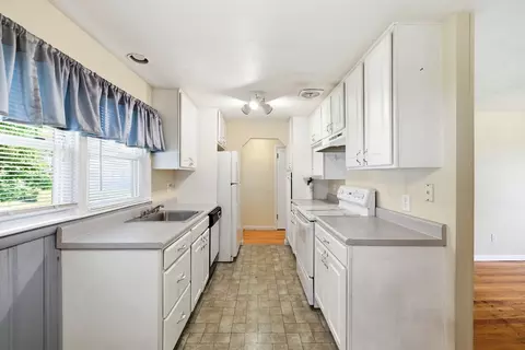 Kitchen - 80 Gatewood Rd, Springfield, MA 01119 photo 2 of 3