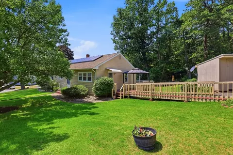 Exterior - 80 Gatewood Rd, Springfield, MA 01119 photo 4 of 8