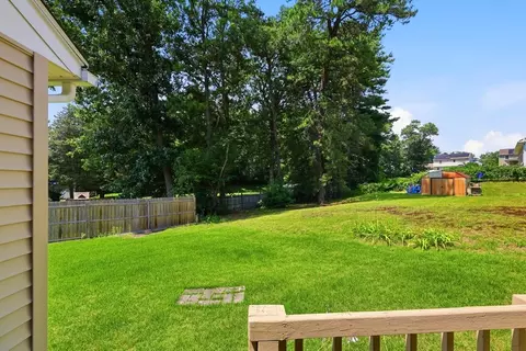 Exterior - 80 Gatewood Rd, Springfield, MA 01119 photo 6 of 8