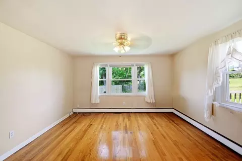 Living - 80 Gatewood Rd, Springfield, MA 01119 photo 3 of 6