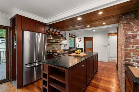 Kitchen - 203 Chapman St, Canton, MA 02021 photo 4 of 5