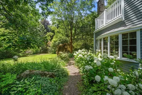 Exterior - 70 Main St, Dover, MA 02030 photo 5 of 10