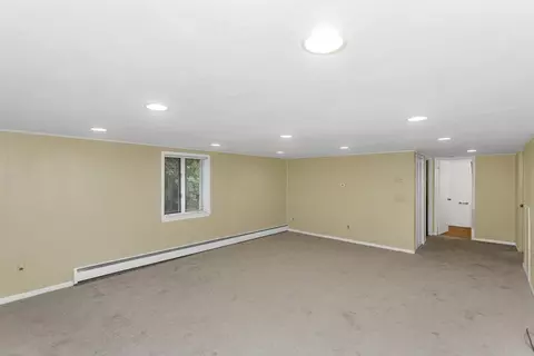 Living - 89 Garvey Dr, Springfield, MA 01109 photo 6 of 6