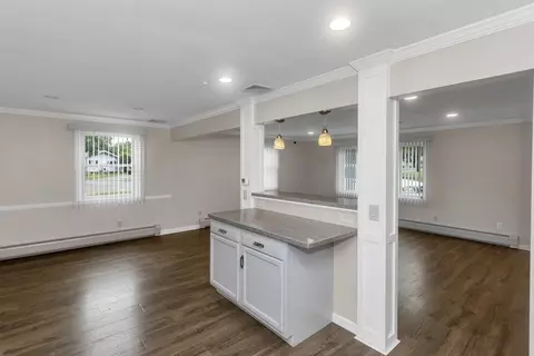 Living - 89 Garvey Dr, Springfield, MA 01109 photo 4 of 6