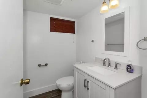Bath - 89 Garvey Dr, Springfield, MA 01109 photo 5 of 5