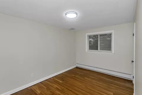 Bedroom - 89 Garvey Dr, Springfield, MA 01109 photo 6 of 8