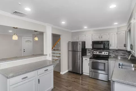 Kitchen - 89 Garvey Dr, Springfield, MA 01109 photo 3 of 5
