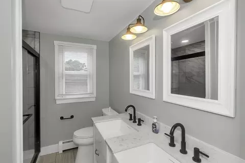 Bath - 89 Garvey Dr, Springfield, MA 01109 photo 3 of 5