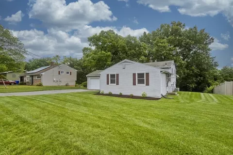 Exterior - 89 Garvey Dr, Springfield, MA 01109 photo 5 of 6