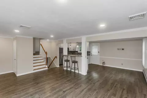 Living - 89 Garvey Dr, Springfield, MA 01109 photo 1 of 6