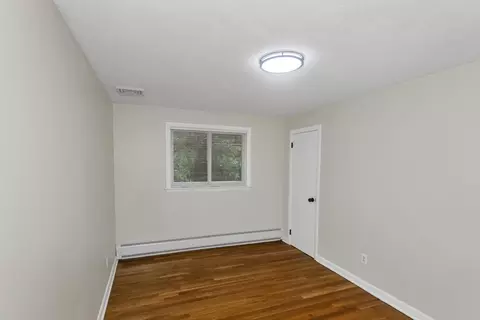 Bedroom - 89 Garvey Dr, Springfield, MA 01109 photo 7 of 8