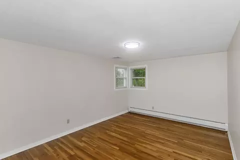 Bedroom - 89 Garvey Dr, Springfield, MA 01109 photo 1 of 8