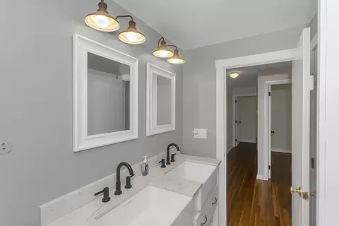 Bath - 89 Garvey Dr, Springfield, MA 01109 photo 1 of 5