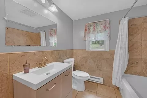 Bath - 21 N Steele St, Worcester, MA 01607 photo 2 of 2