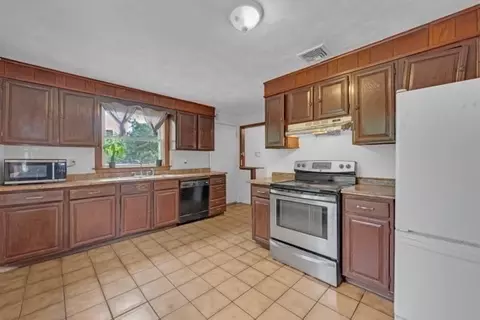 Entry Way - 21 N Steele St, Worcester, MA 01607 photo 3 of 3