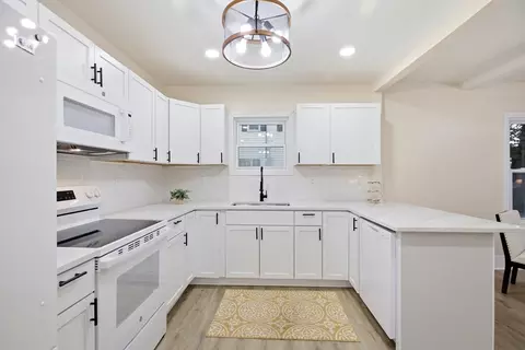 Kitchen - 32 Sargon St, Springfield, MA 01104 photo 1 of 4