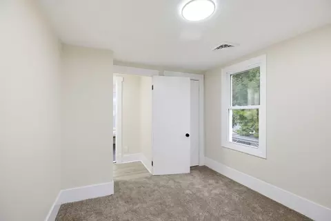 Bedroom - 32 Sargon St, Springfield, MA 01104 photo 5 of 5